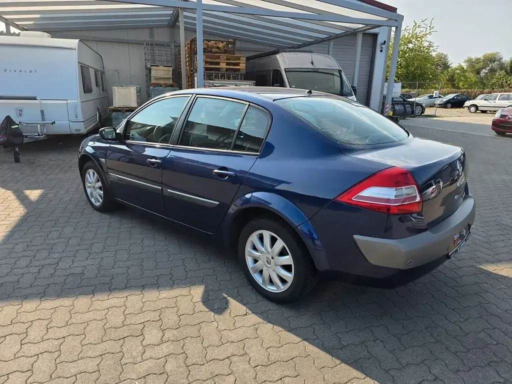 Gebraucht Renault Mégane II Avantage 111 PS (81 kW) 2006 Blau Limousine
