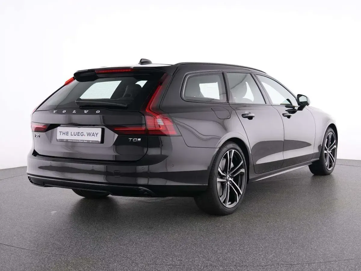 Second-hand Volvo V90 Ultra 455 CP (334 kW) 2025 Negru Break