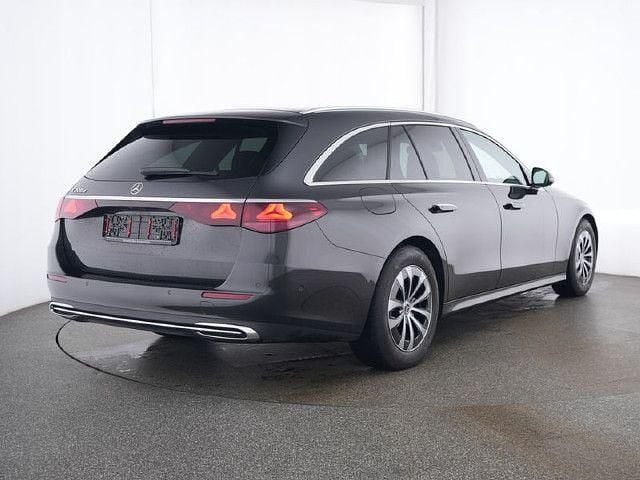 Grau Gebraucht 2024 Mercedes E220 Avantgarde Limousine | 45.840 € (Fairer Preis) - Bild 1/4