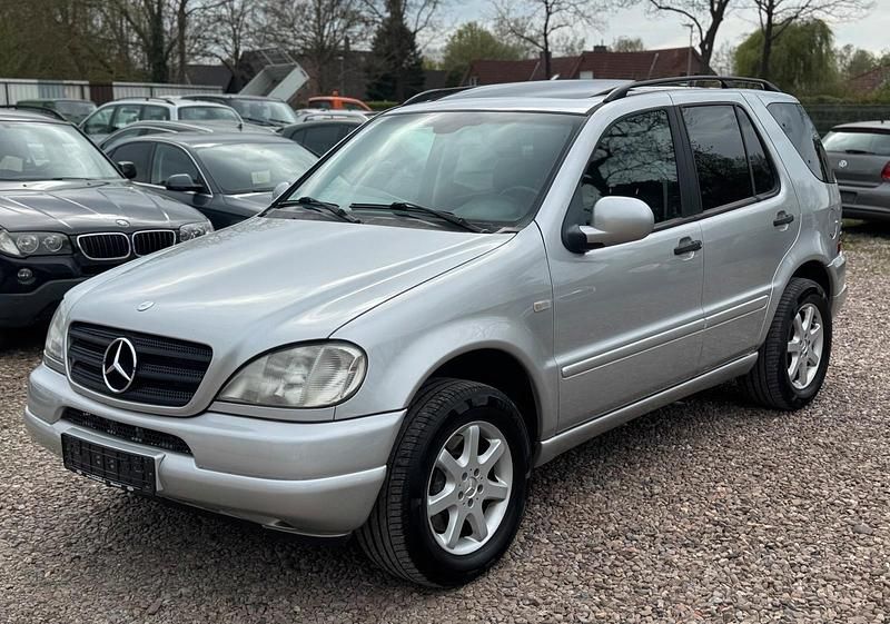 Używany Mercedes ML430 272 KM (200 kW) 2000 Szary SUV