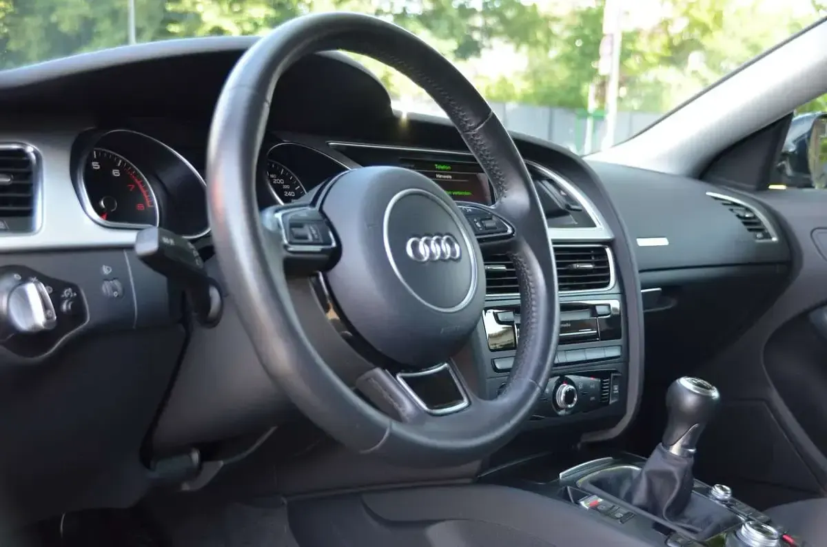 Gebraucht Audi A5 144 PS (105 kW) 2015 Brillantschwarz Coupé
