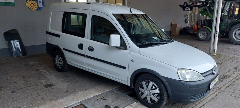 Gebraucht Opel Combo Business 90 PS (66 kW) 2011 Weiã? Van / Kleinbus