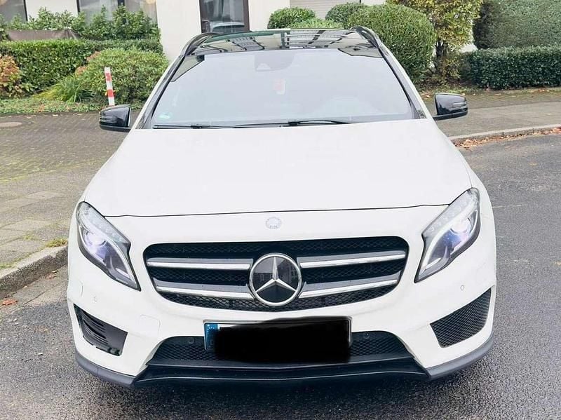 Weiß Gebraucht 2016 Mercedes GLA220 Edition SUV | 16.990 € (Fairer Preis) - Bild 1/4