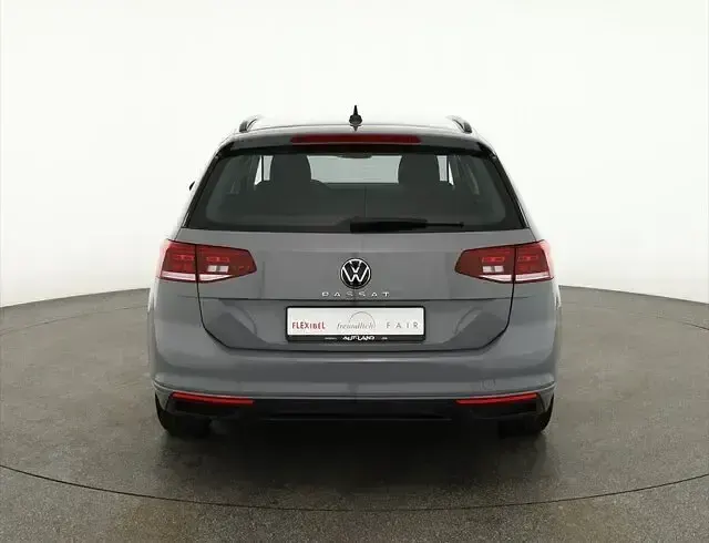 Gebraucht VW Passat 122 PS (89 kW) 2022 Grau Kombi