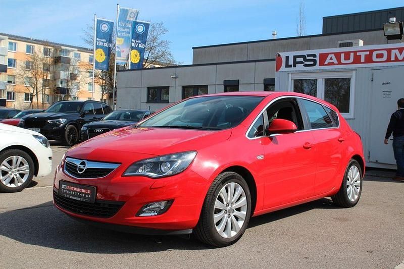 Gebraucht Opel Astra Innovation 101 PS (74 kW) 2011 Rot Limousine