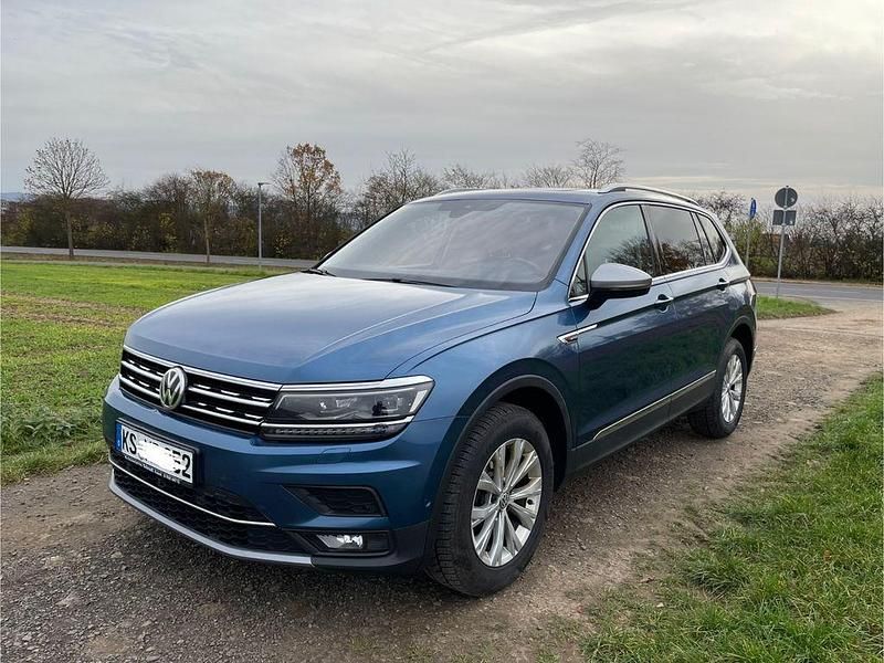Blau Gebraucht 2018 VW Tiguan Allspace Highline SUV | 20.500 € (Superpreis) - Bild 1/4