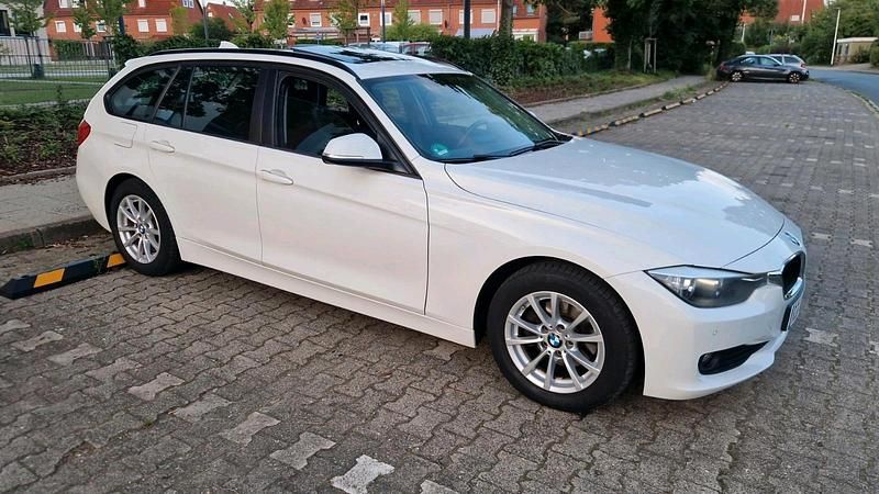 Weiß Gebraucht 2014 BMW 318 Kombi | 13.000 € (Etwas zu teuer) - Bild 1/4