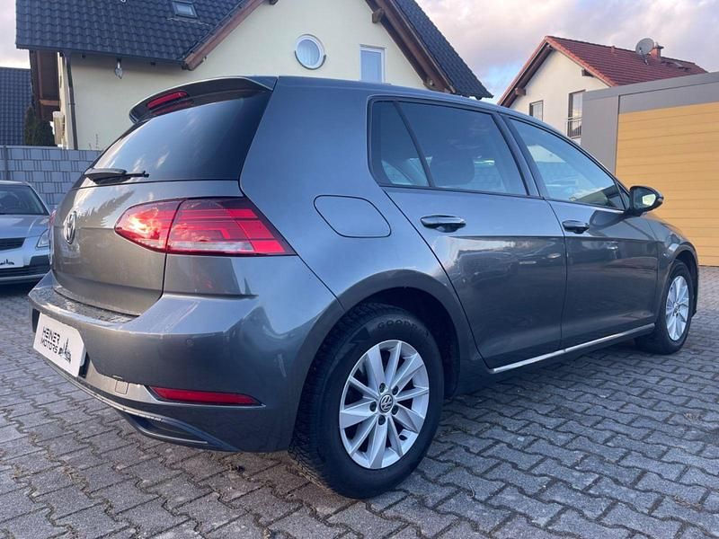 Gebraucht VW Golf VII Trendline 110 PS (80 kW) 2018 Grau Limousine