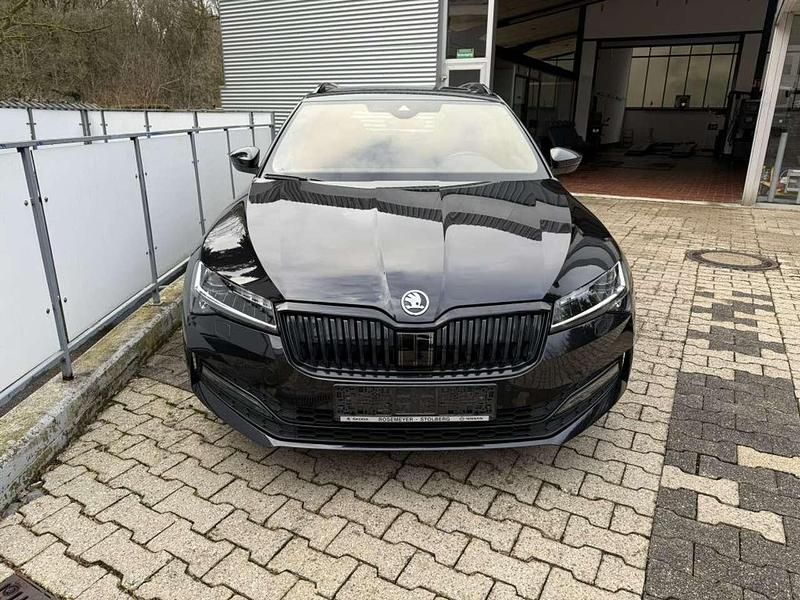 Black magic pearlescent Gebraucht 2021 Skoda Superb SportLine Kombi | 29.890 € (Etwas zu teuer) - Bild 1/4