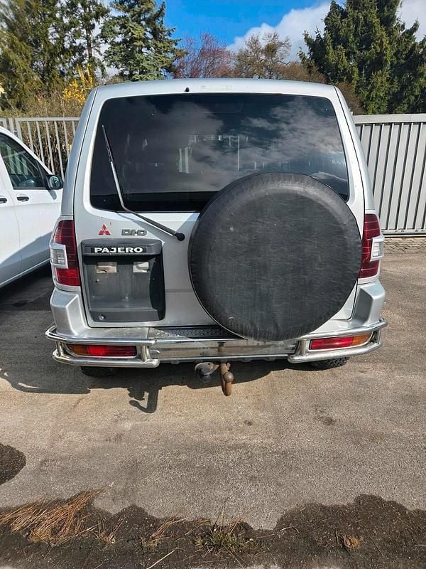 Gebraucht Mitsubishi Pajero 165 PS (121 kW) 2000 Silber SUV