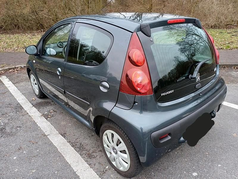 Gebraucht Peugeot 107 68 PS (50 kW) 2014 Grau Kleinwagen