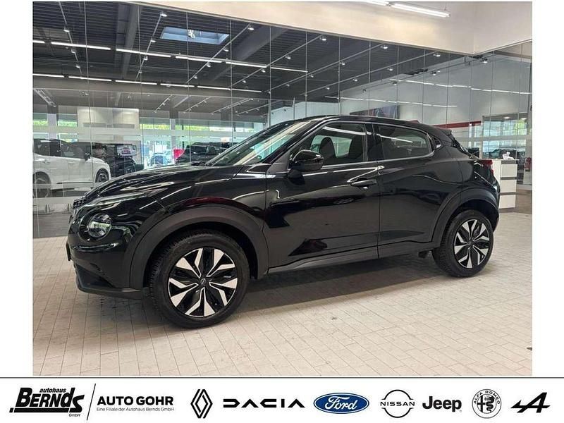 Pearl black perleffekt (gatg) Gebraucht 2024 Nissan Juke Acenta SUV | 20.870 € (Fairer Preis) - Bild 1/4