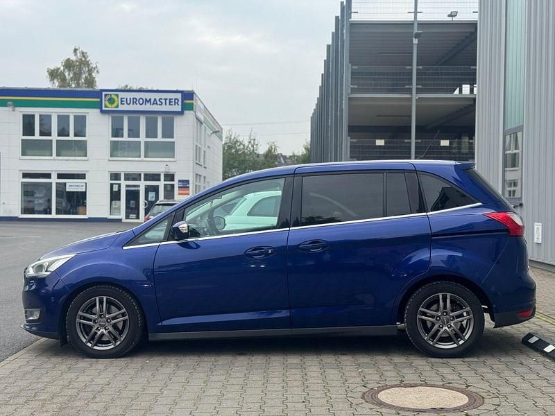 Blau Gebraucht 2016 Ford Grand C-Max Titanium Van / Kleinbus | 5.590 € (Superpreis) - Bild 1/3