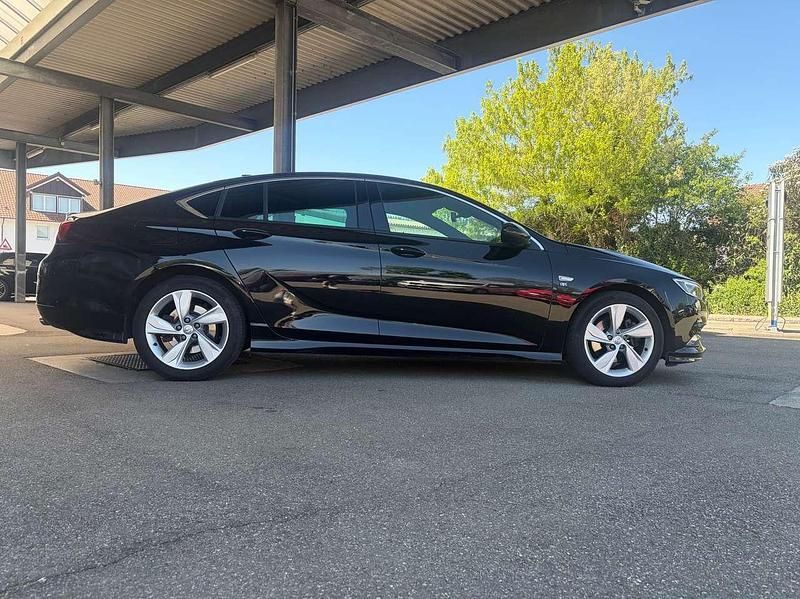Second-hand Opel Insignia Dynamic 209 CP (153 kW) 2018 Negru Hatchback