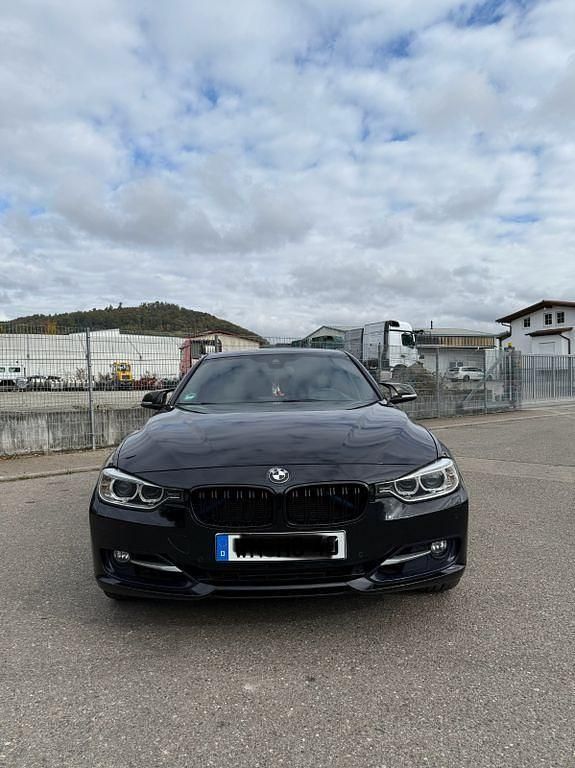 Gebraucht BMW 335 Sport Line 326 PS (239 kW) 2012 Schwarz Limousine