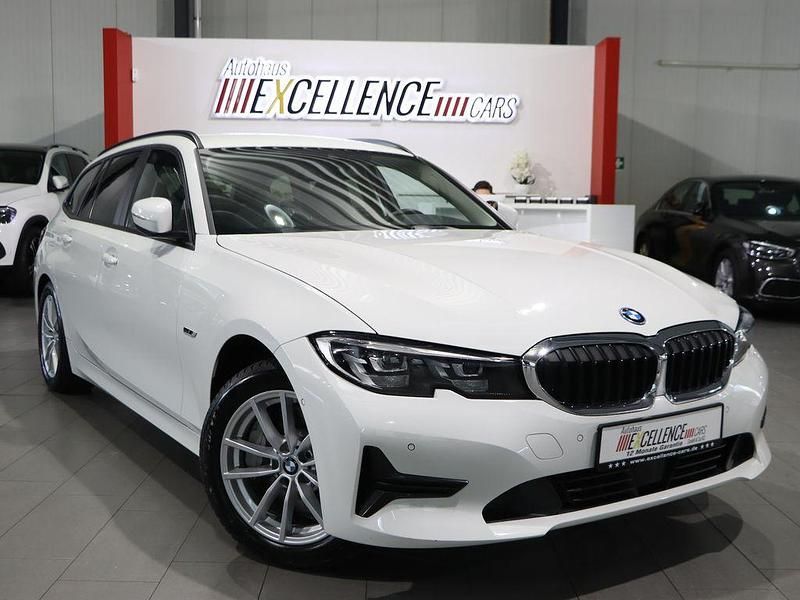 Gebraucht BMW 330e Advantage 292 PS (214 kW) 2022 Weiß Kombi