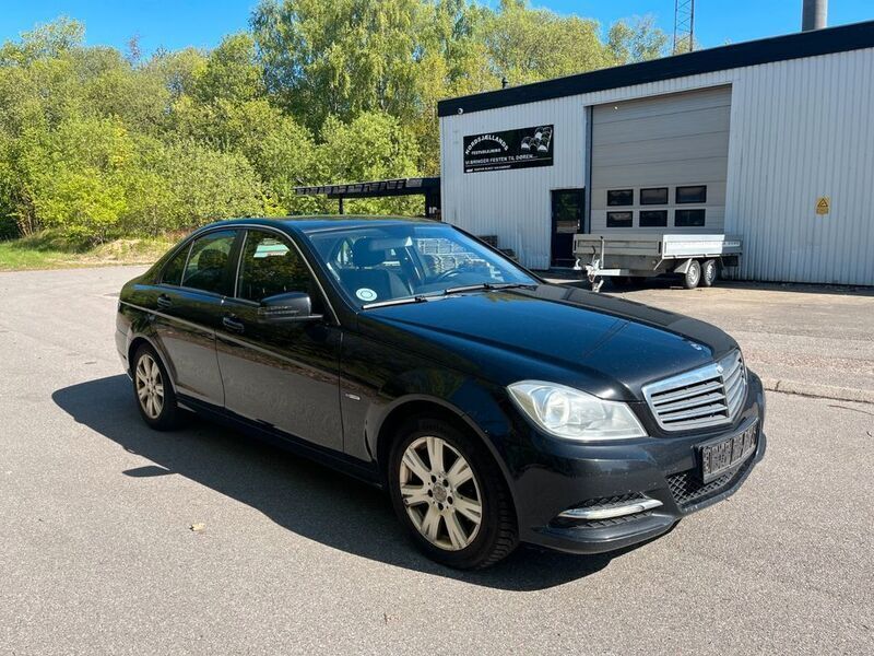 Gebraucht Mercedes C200 136 PS (100 kW) 2011 Schwarz Limousine