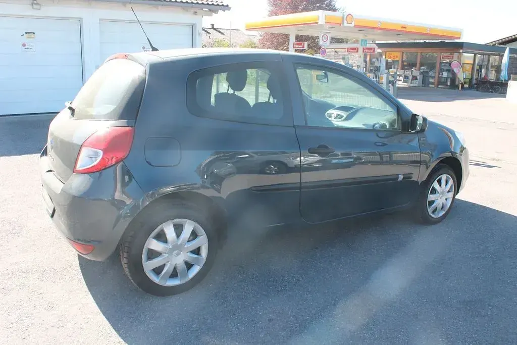 Gebraucht Renault Clio III 75 PS (55 kW) 2012 Grau Kleinwagen