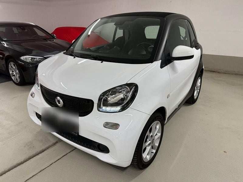 Weiß Gebraucht 2017 Smart ForTwo Coupé Passion Kleinwagen | 7.990 € (Guter Preis) - Bild 1/4