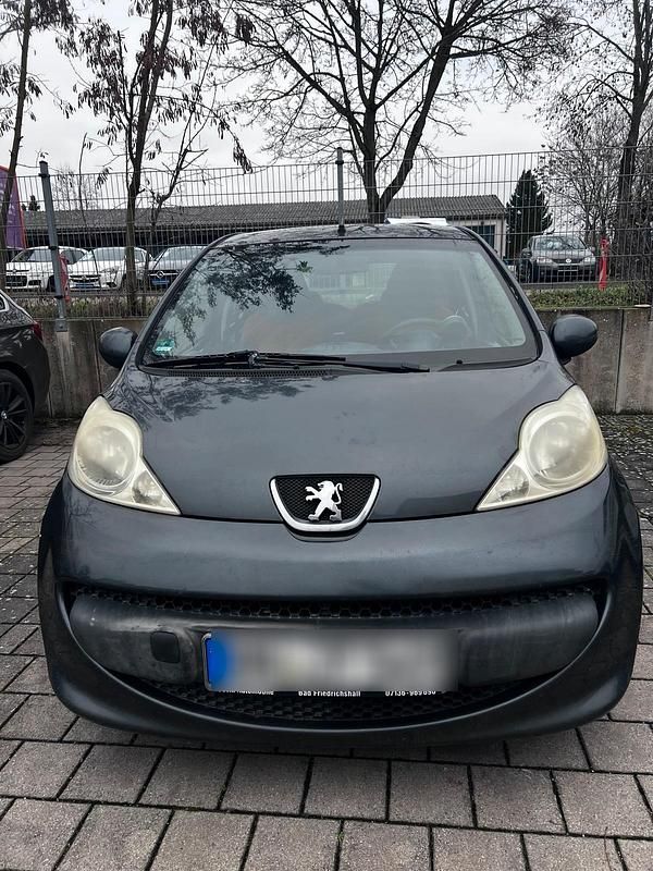 Grau Gebraucht 2008 Peugeot 107 Kleinwagen | 1.100 € (Guter Preis) - Bild 1/4