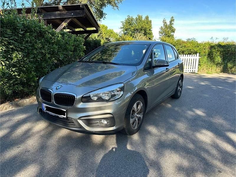 Silber Gebraucht 2016 BMW 220 Active Tourer Advantage Van / Kleinbus | 15.990 € (Fairer Preis) - Bild 1/4