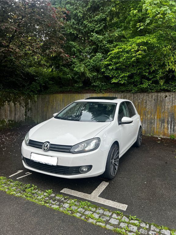 Weiß Gebraucht 2010 VW Golf VI Comfortline Limousine | 5.100 € (Fairer Preis) - Bild 1/4