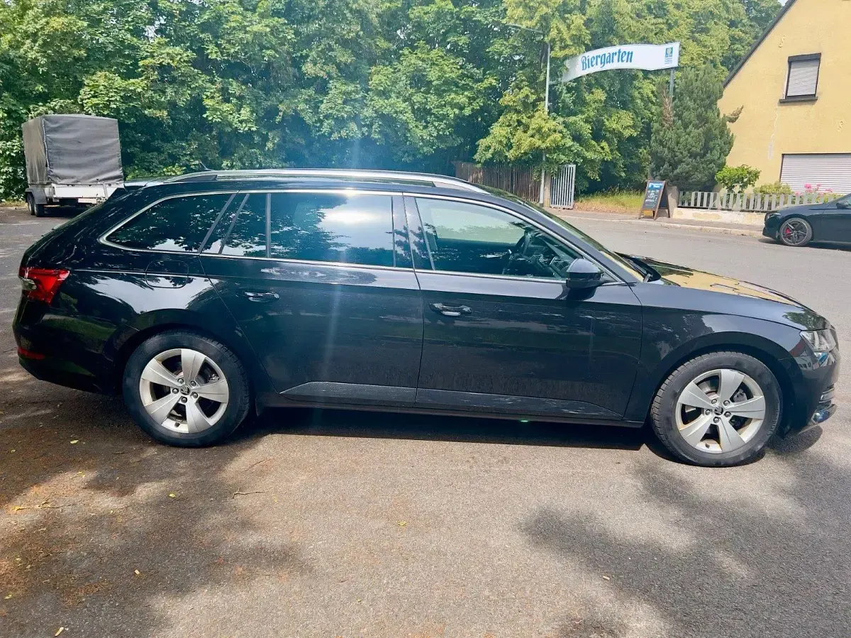 Gebraucht Skoda Superb Premium Edition 190 PS (139 kW) 2019 Schwarz Kombi