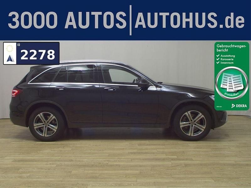 Schwarz unilack Gebraucht 2021 Mercedes GLC220 SUV | 30.480 € (Superpreis) - Bild 1/4