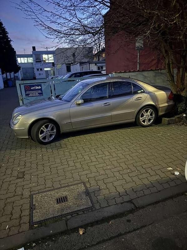 Gebraucht Mercedes E220 Elegance 150 PS (110 kW) 2004 Limousine