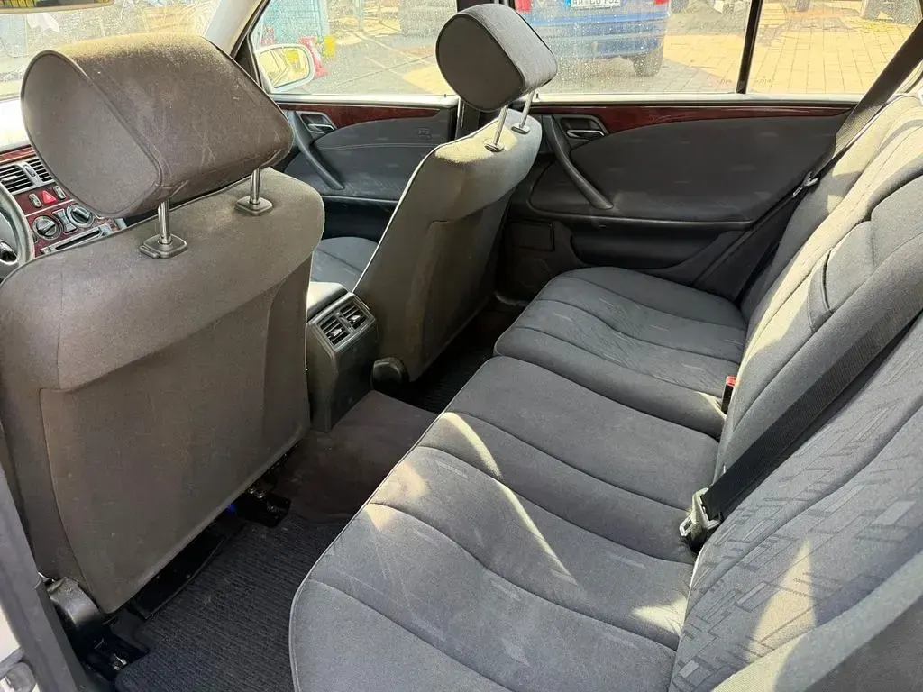Second-hand Mercedes E200 Elegance 163 CP (119 kW) 2001 Argintiu Berlinǎ