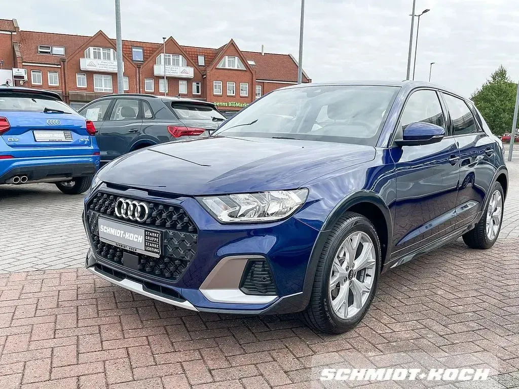 Gebraucht Audi A1 Basis 116 PS (85 kW) 2024 Navarrablau (blau) SUV