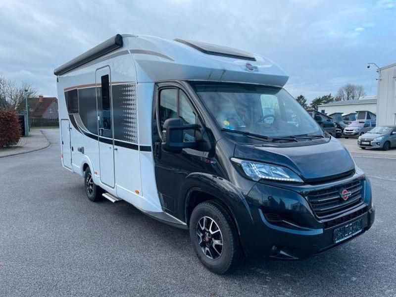 Schwarz (metallic) Gebraucht 2020 Buerstner Lyseo TD Van | 69.900 € - Bild 1/4