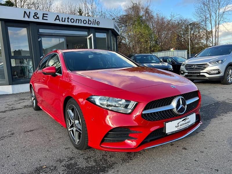 Rot Gebraucht 2019 Mercedes A180 AMG line Limousine | 19.990 € (Guter Preis) - Bild 1/4