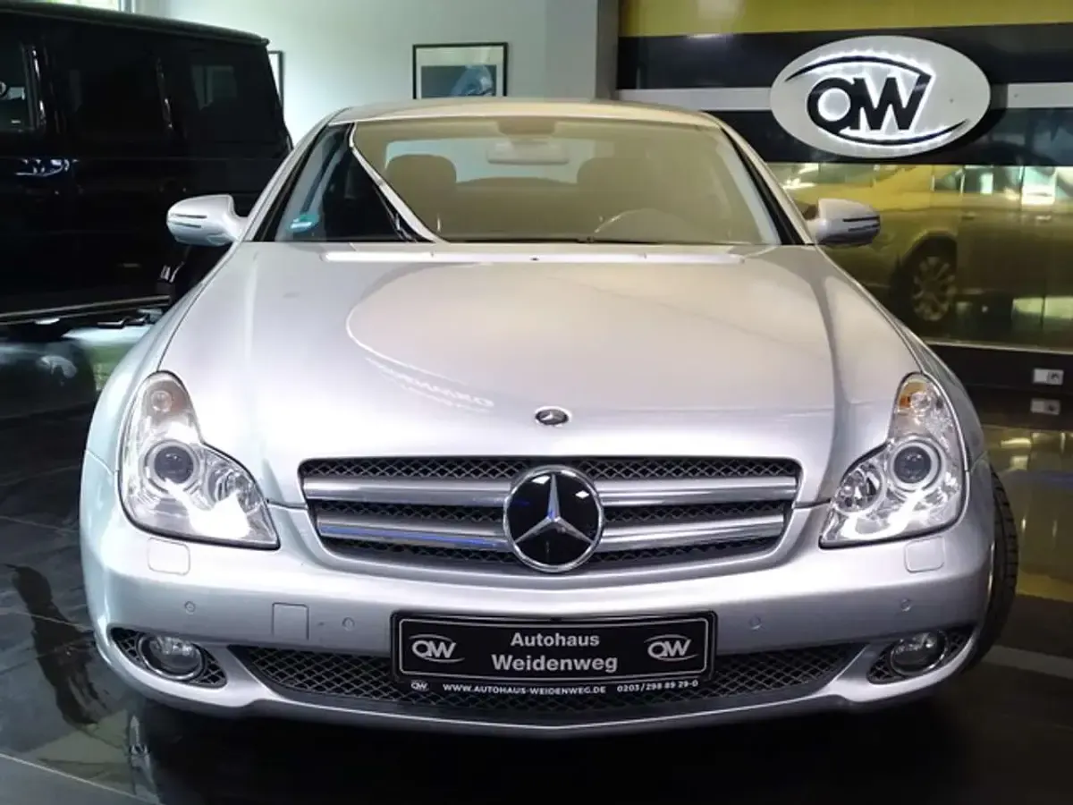 Gebraucht Mercedes CLS320 224 PS (164 kW) 2008 Iridiumsilber metallic Coupé