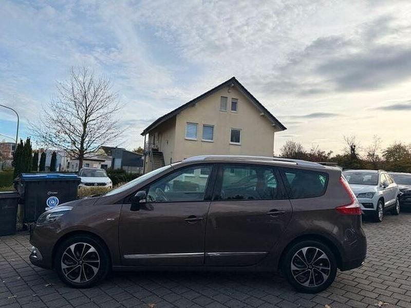 Gebraucht Renault Scénic III 150 PS (110 kW) 2015 Braun Limousine