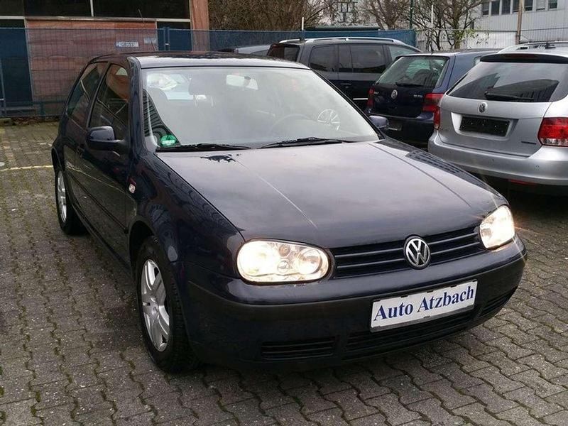 Dunkel blau Gebraucht 2003 VW Golf IV Kleinwagen | 1.901 € (Fairer Preis) - Bild 1/3