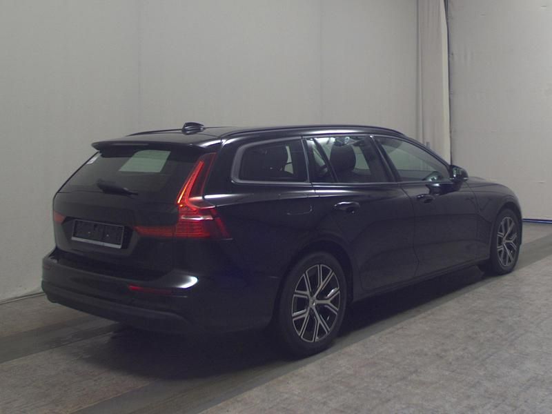 Gebraucht Volvo V60 163 PS (119 kW) 2022 Schwarz Kombi