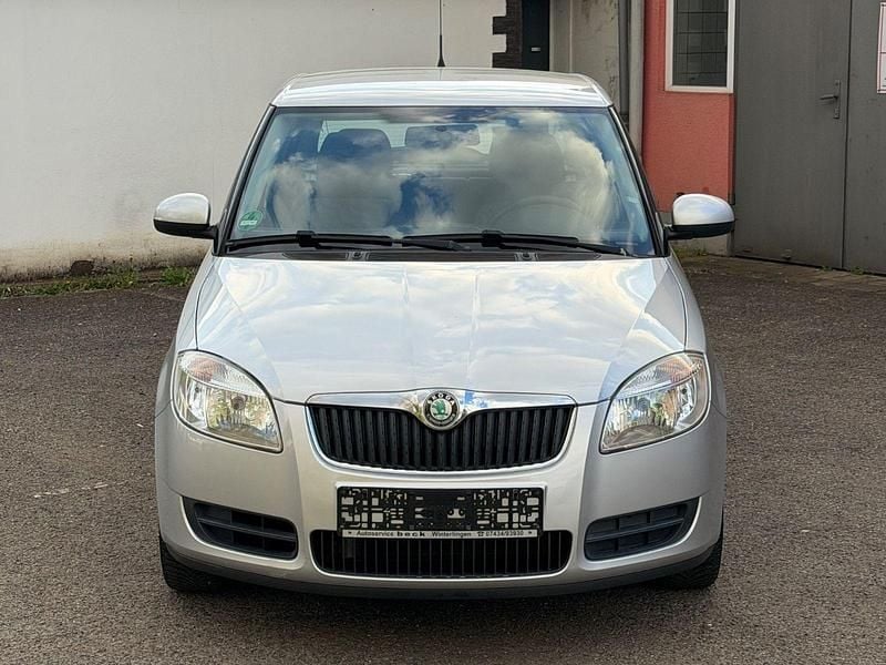 Gebraucht Skoda Fabia Ambiente 69 PS (50 kW) 2010 Silber Kleinwagen