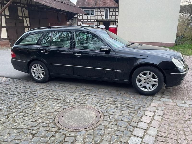 Second-hand Mercedes E270 177 CP (130 kW) 2004 Negru Berlinǎ
