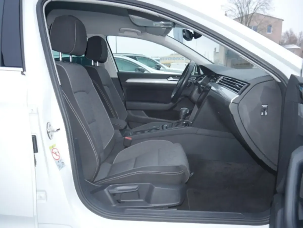Gebraucht VW Passat Business 150 PS (110 kW) 2024 Kombi