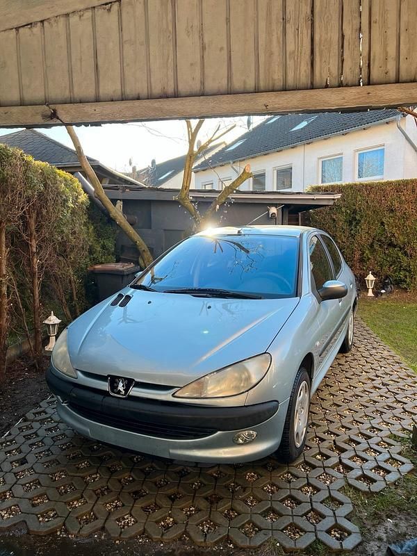 Gebraucht Peugeot 206 75 PS (55 kW) 2003 Silber Kleinwagen