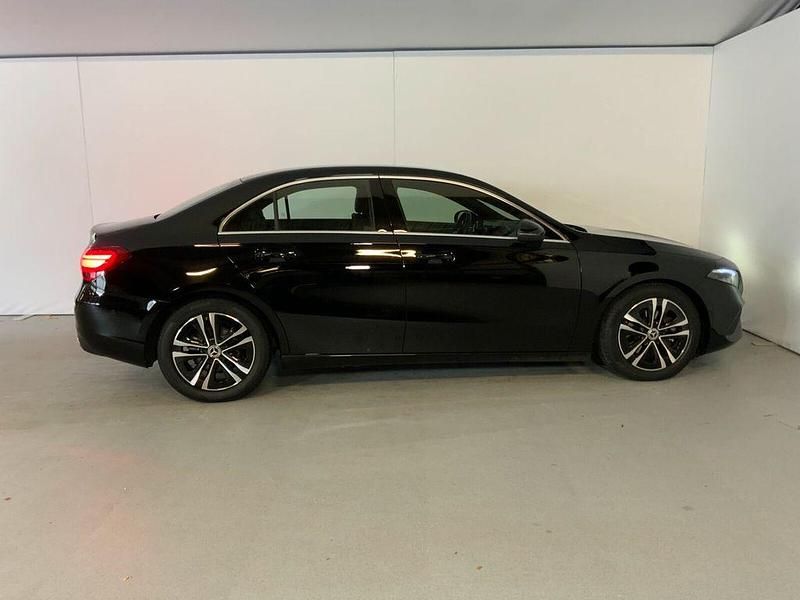 Gebraucht Mercedes A180 Progressive 136 PS (100 kW) 2024 Unilack nachtschwarz Limousine