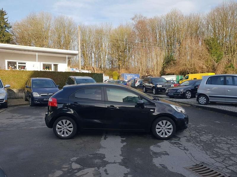 Gebraucht Kia Rio 75 PS (55 kW) 2014 Schwarz Limousine