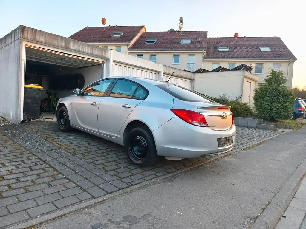Gebraucht Opel Insignia 116 PS (85 kW) 2009 Silber Limousine