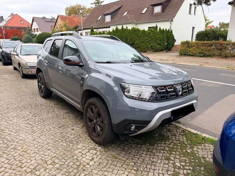 Grau Gebraucht 2022 Dacia Duster Extreme SUV | 16.990 € (Fairer Preis) - Bild 1/4