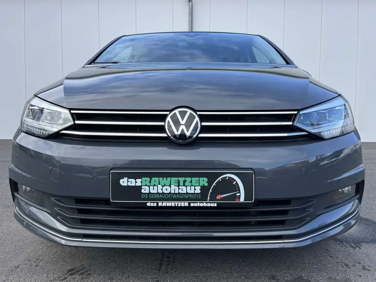 Używany VW Touran Active 122 KM (89 kW) 2021 Szary Minivan