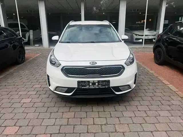 Używany Kia Niro Vision 141 KM (103 kW) 2017 Biały SUV