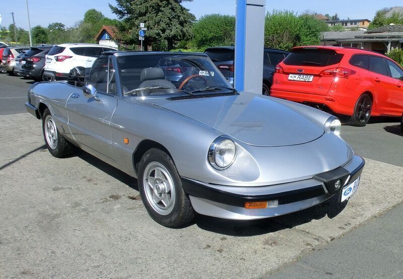 Gebraucht Alfa Romeo Spider 126 PS (92 kW) 1984 Silber Cabrio
