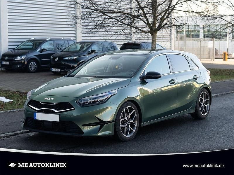 Grün Gebraucht 2023 Kia Ceed Spirit Kleinwagen | 21.700 € (Guter Preis) - Bild 1/4