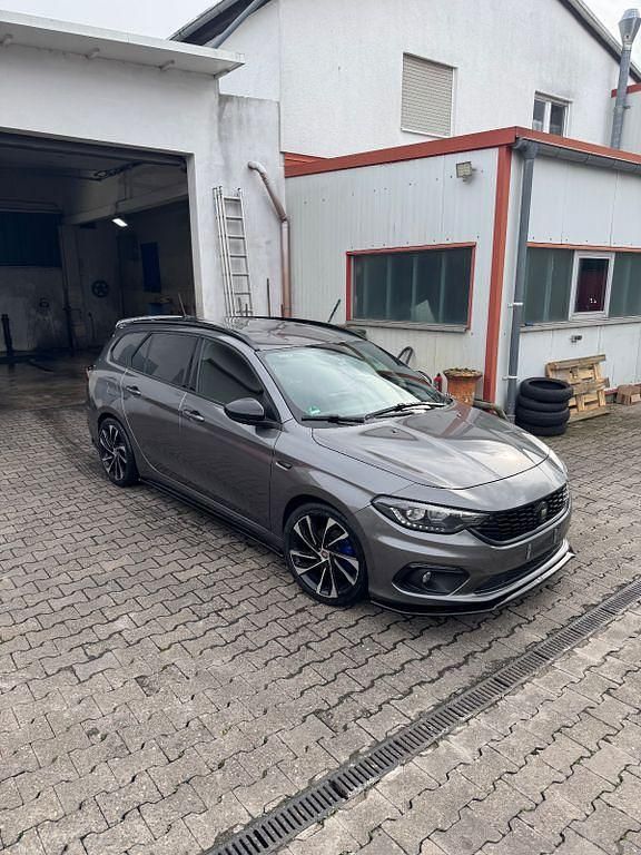 Grau Gebraucht 2019 Fiat Tipo S Limousine | 15.500 € (Teuer) - Bild 1/4